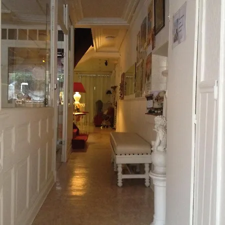 Saint Louis Hotel 2*