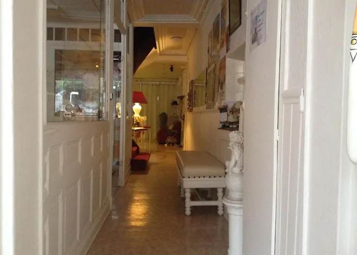 Saint Louis Hotell 2*